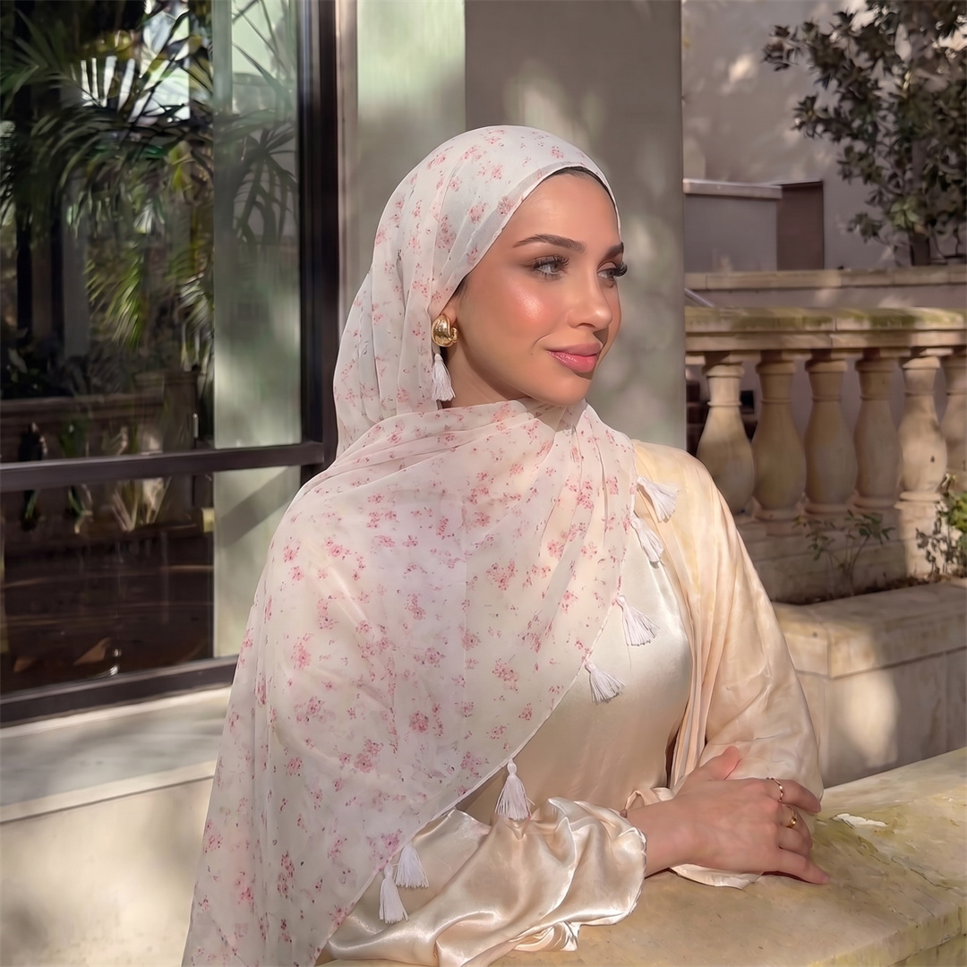 Women Fashion Images - Hijab da donna alla moda con